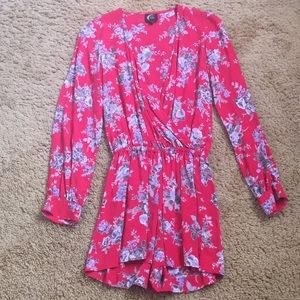 Planet blue Blu Moon red Floral romper/Cover Up XS brand new without tags